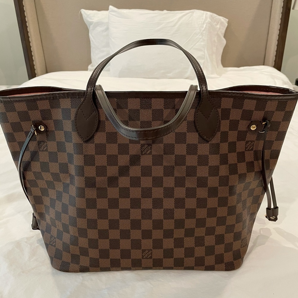 Louis Vuitton Neverfull MM Tote with insert wallet
